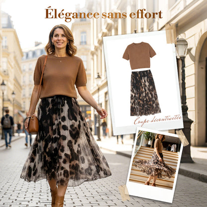 Ensemble deux pièces pour femme composé d'un pull et d'une jupe fluide à imprimé léopard